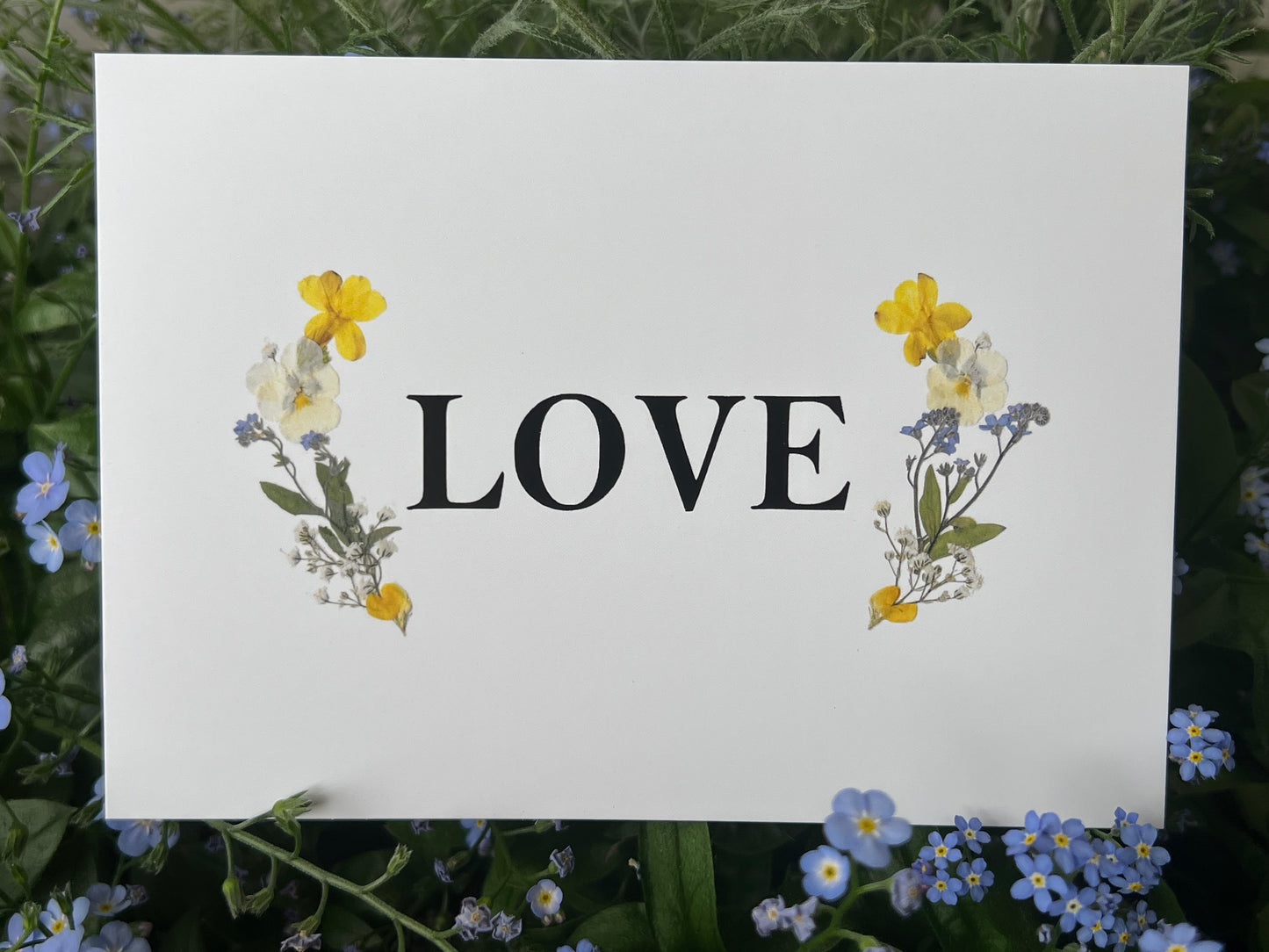 Postkarte "Love" mit Blumen Print