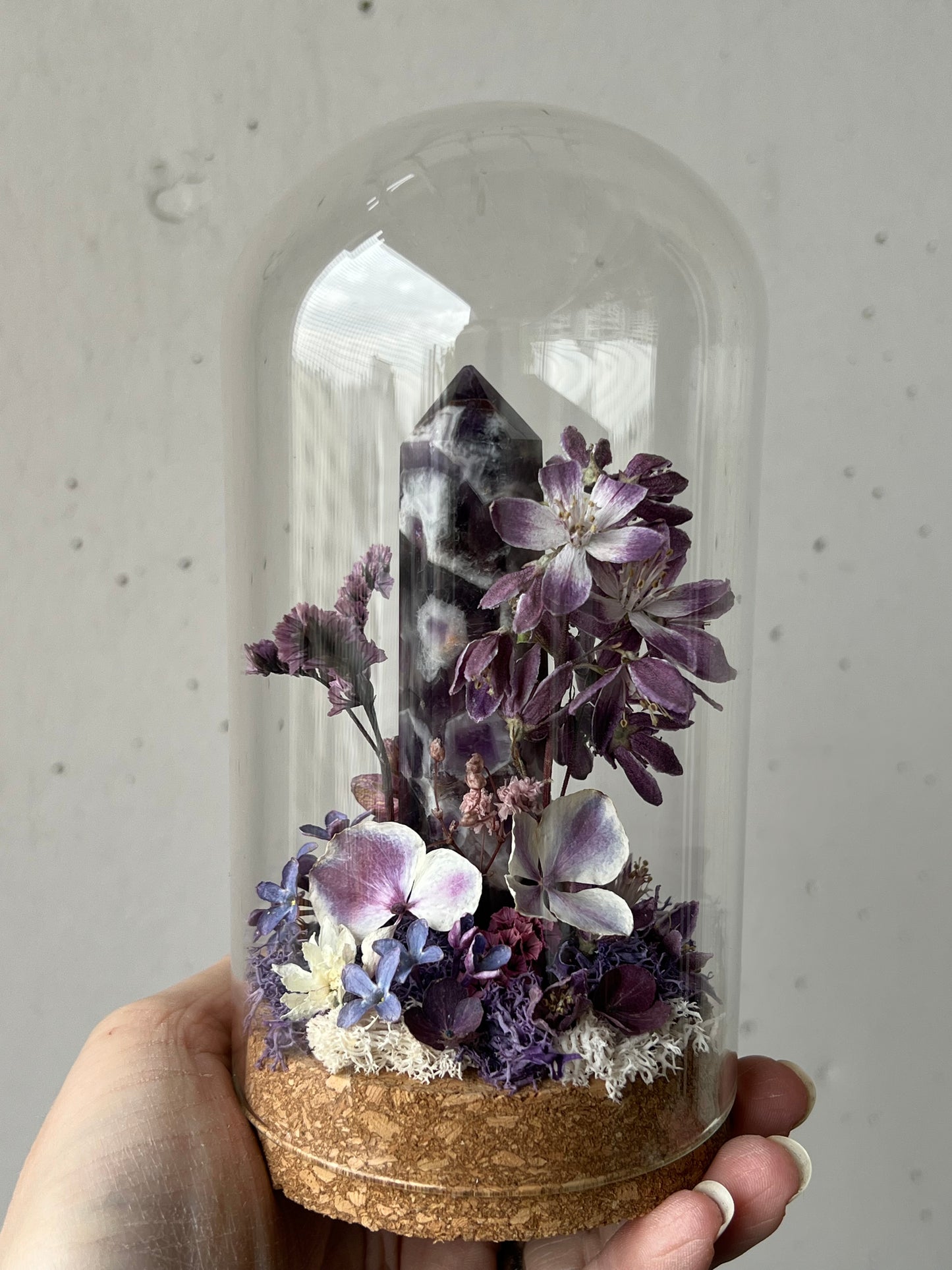 Diorama mit Amethyst Tower und Blumen