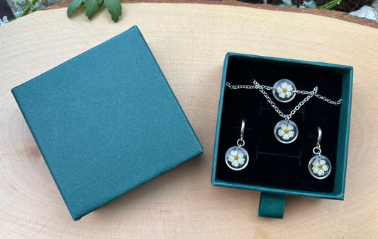 Schmuckset in Schachtel mit Spirea Blüten - Silber