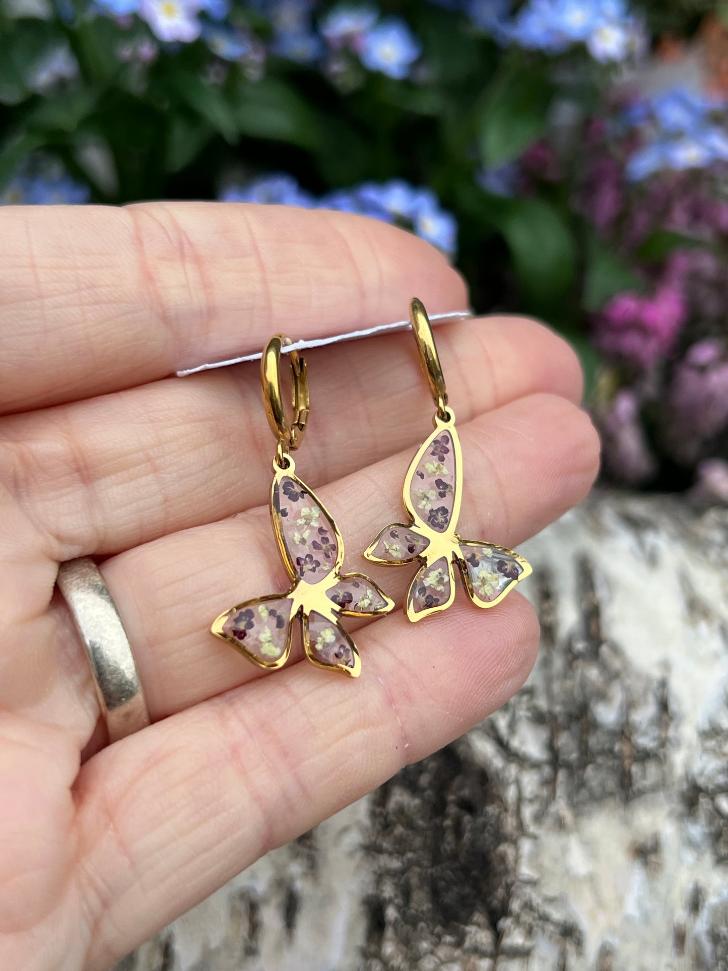 Schmetterlings Ohrringe Gold mit Queen Anne Blüten