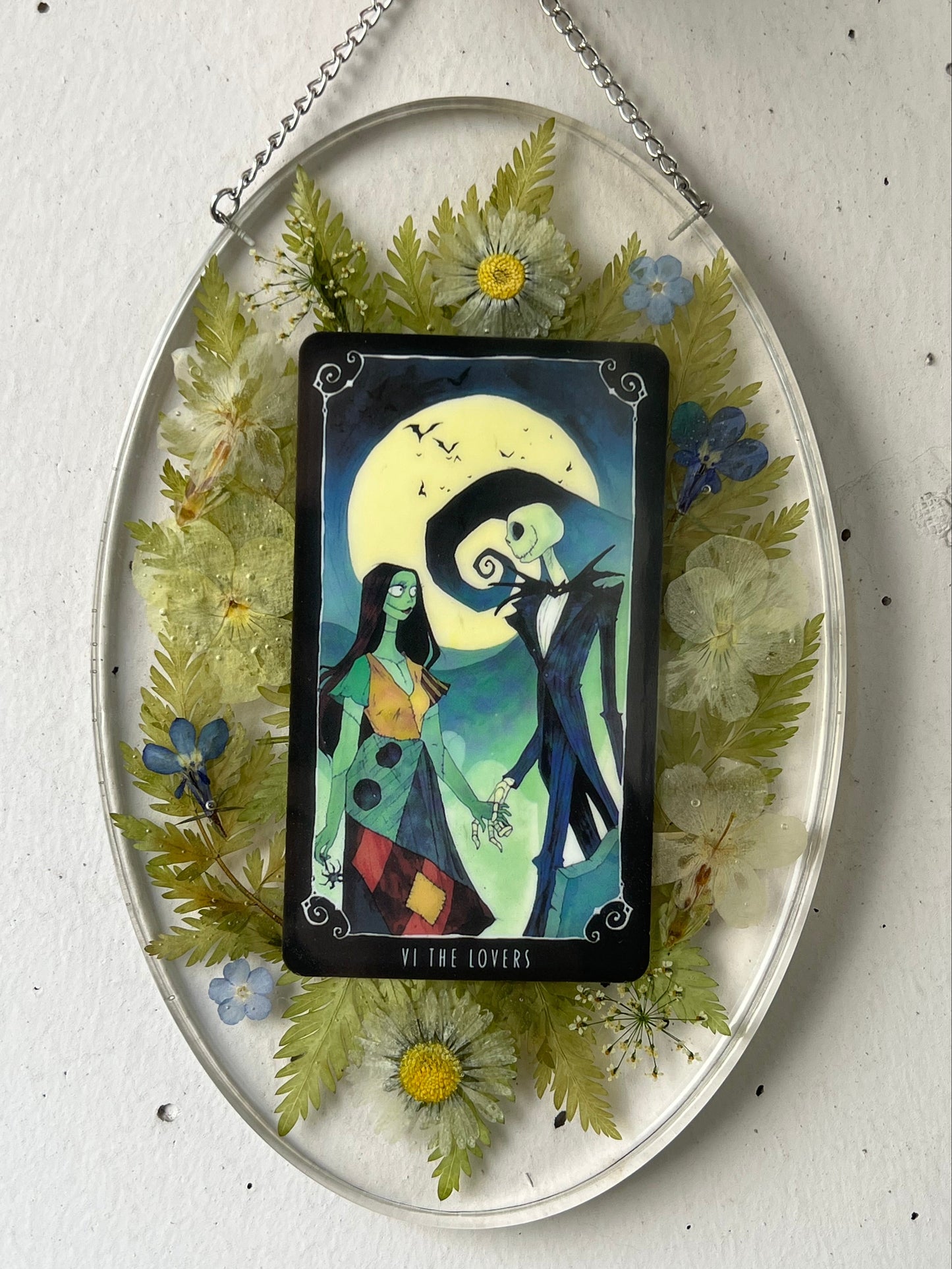Wandbild mit Blüten, Farn & Tarotkarte