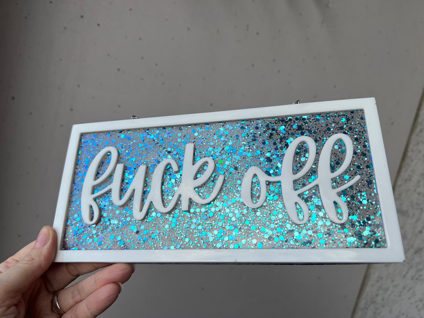 Fuck off Schild mit Glitzer Blau