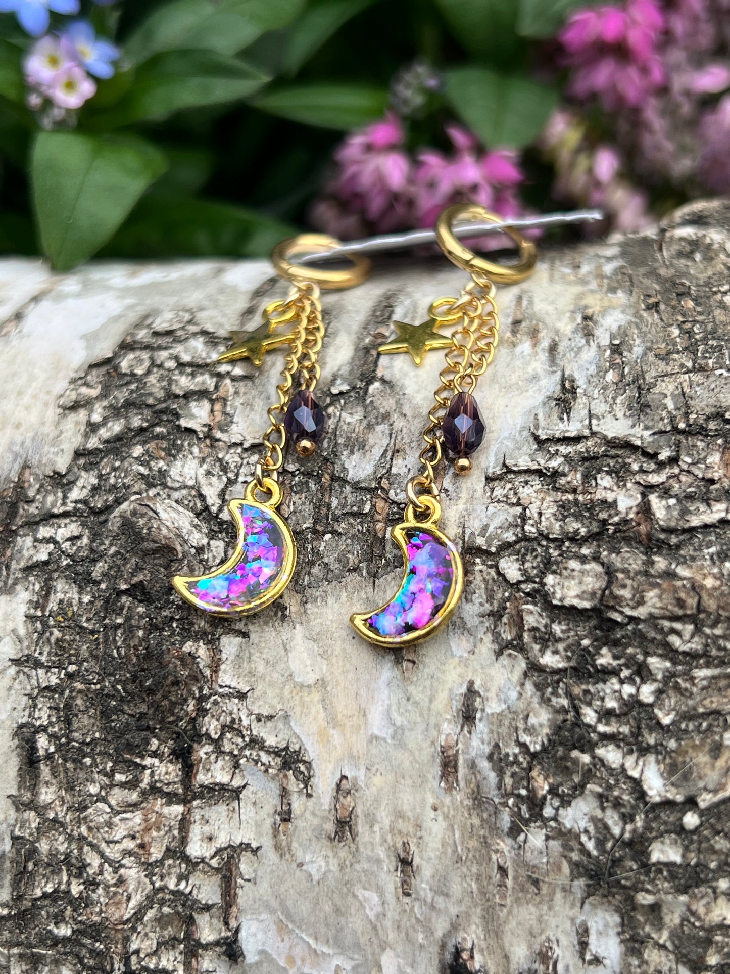 Mond Ohrringe mit Charms & Perlen Gold