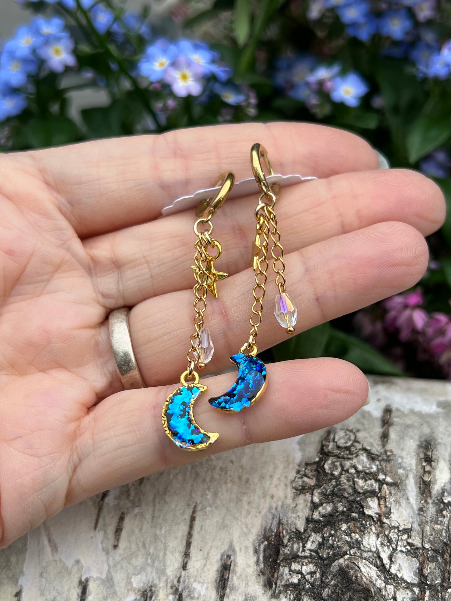Mond Ohrringe mit Charms & Perlen Gold