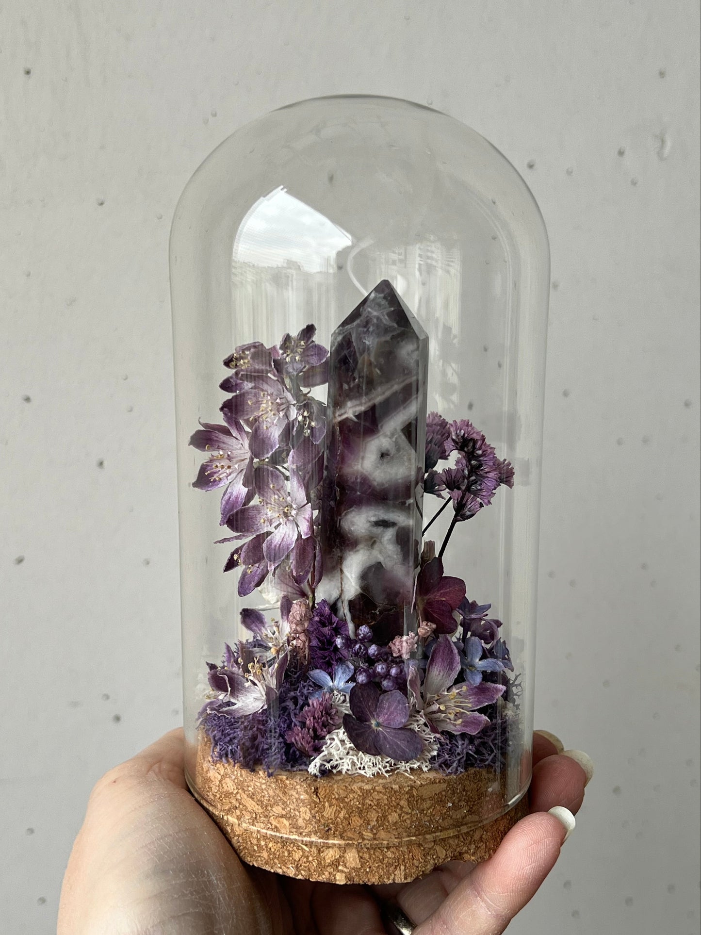Diorama mit Amethyst Tower und Blumen