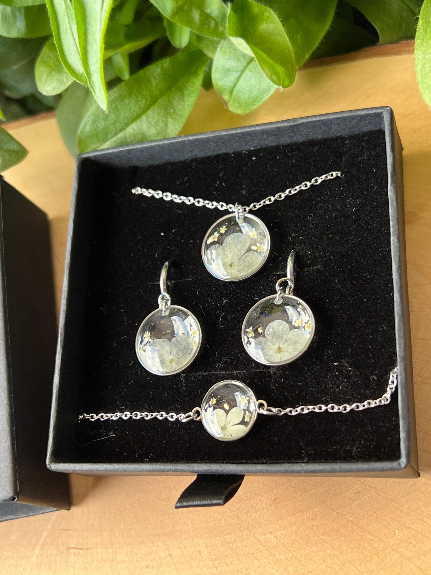 Schmuckset in Schachtel mit Schneeball & Queen Anne Blüten - Silber