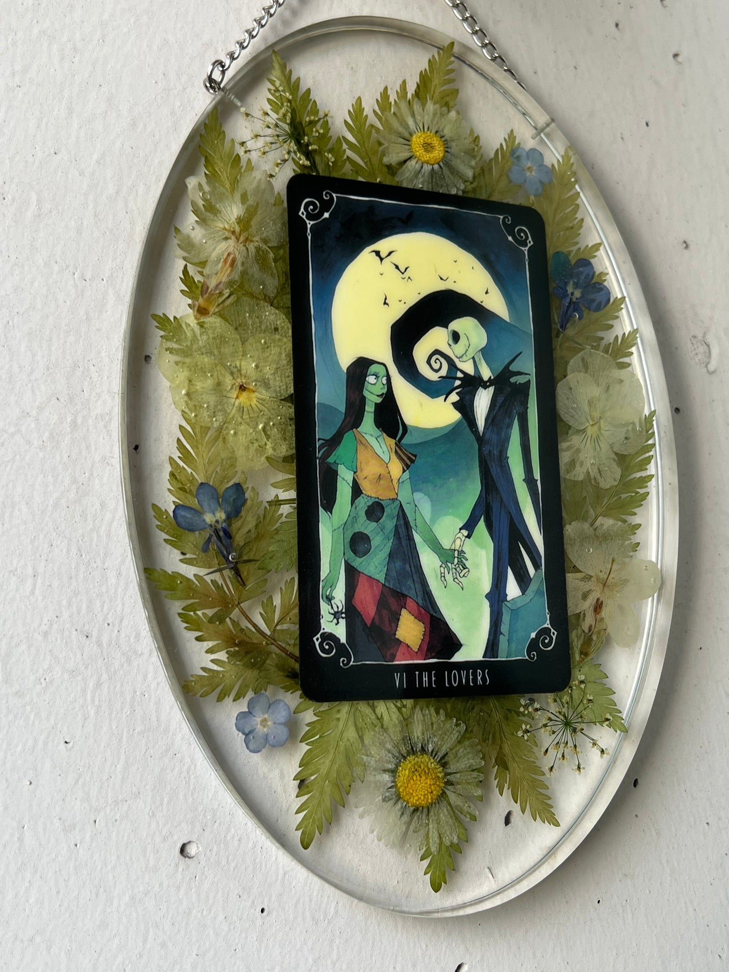 Wandbild mit Blüten, Farn & Tarotkarte