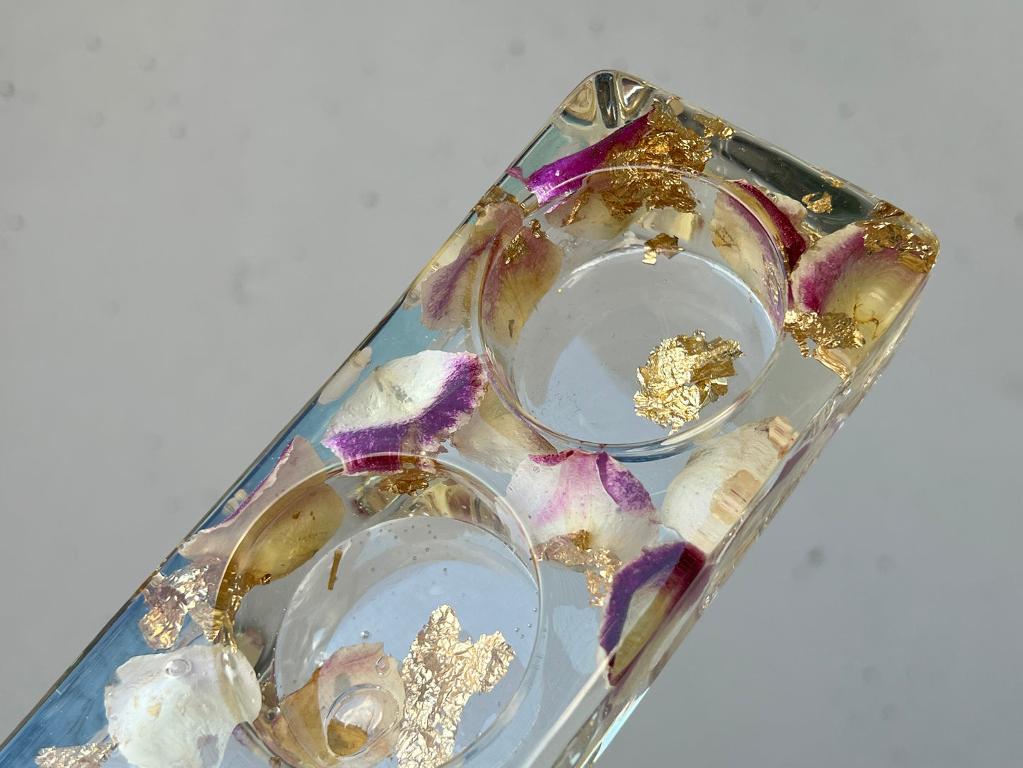Teelichthalter mit Rosenblütenblätter